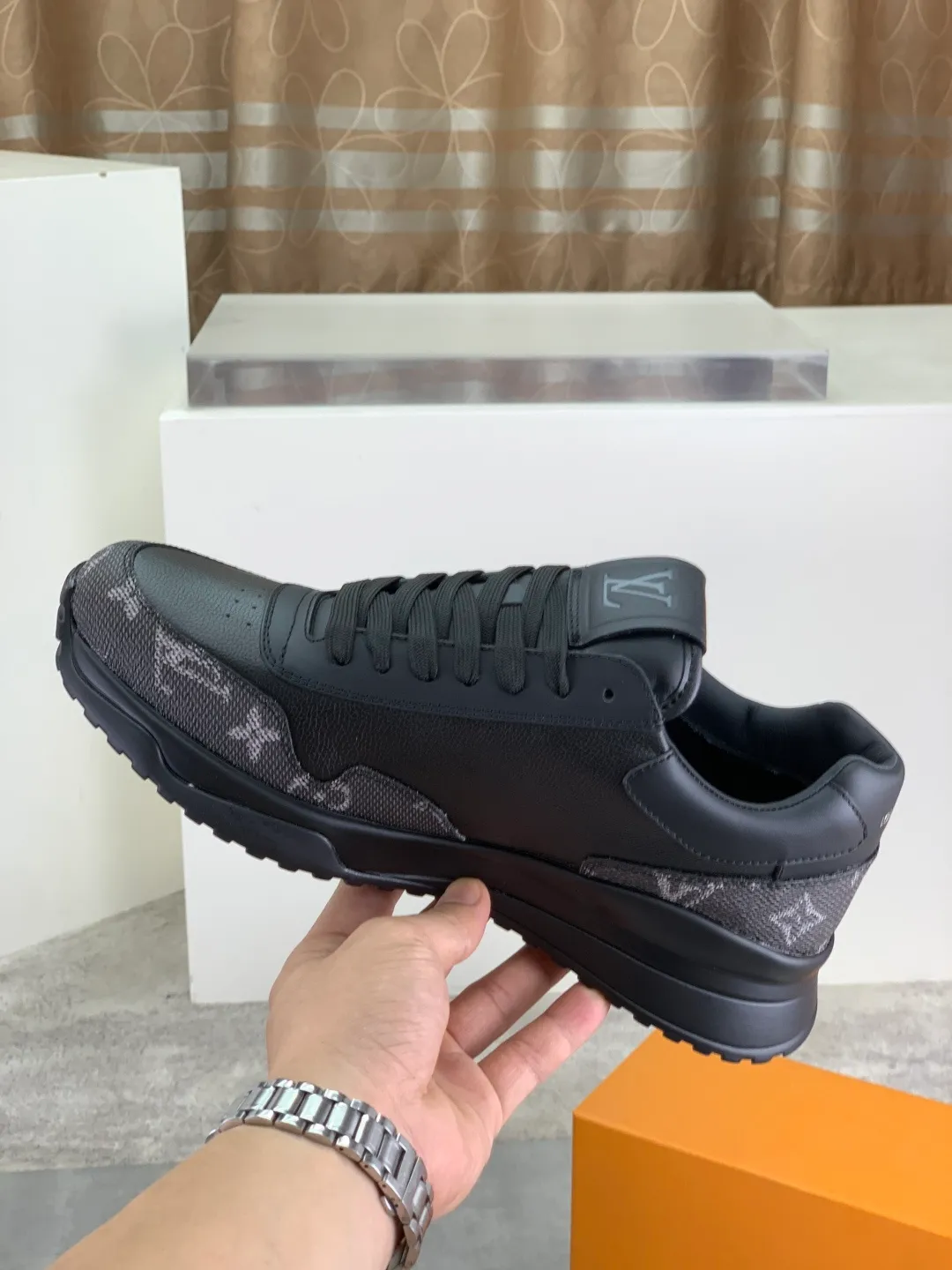 Men's men's shoes P680 new style 💶[LOUIS VUITTON] (original order) new style 🍀LV Louis Vuitton * - top version of LV classic trendy shoes! Use imported original cowhide and water-dyed cowhide lining. The latest original wear-resistant TPU combination outsole! High quality products! Multiple colors available, code number: 38-44 (45 46 customized)